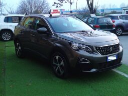 PEUGEOT 3008 1.5 HDI BUSINESS pieno