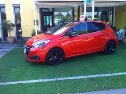 Peugeot 208 208 5p 1.6 bluehdi Black Line 75cv pieno