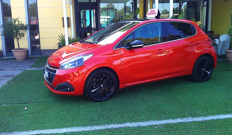Peugeot 208 208 5p 1.6 bluehdi Black Line 75cv pieno