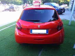 Peugeot 208 208 5p 1.6 bluehdi Black Line 75cv pieno