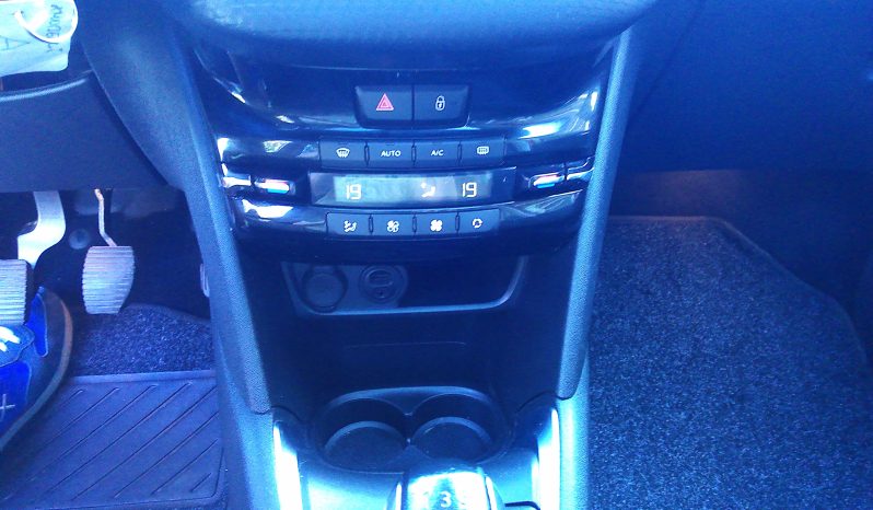 Peugeot 208 208 5p 1.6 bluehdi Black Line 75cv pieno