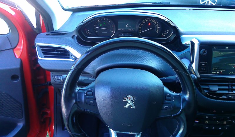 Peugeot 208 208 5p 1.6 bluehdi Black Line 75cv pieno
